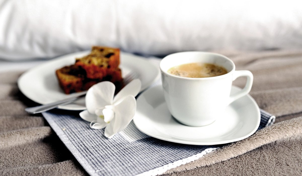 How to Cook a Traditional Full English Breakfast for Guests