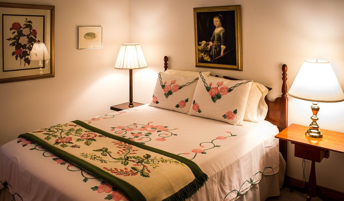 Small Touches That Make a Guest Room Memorable